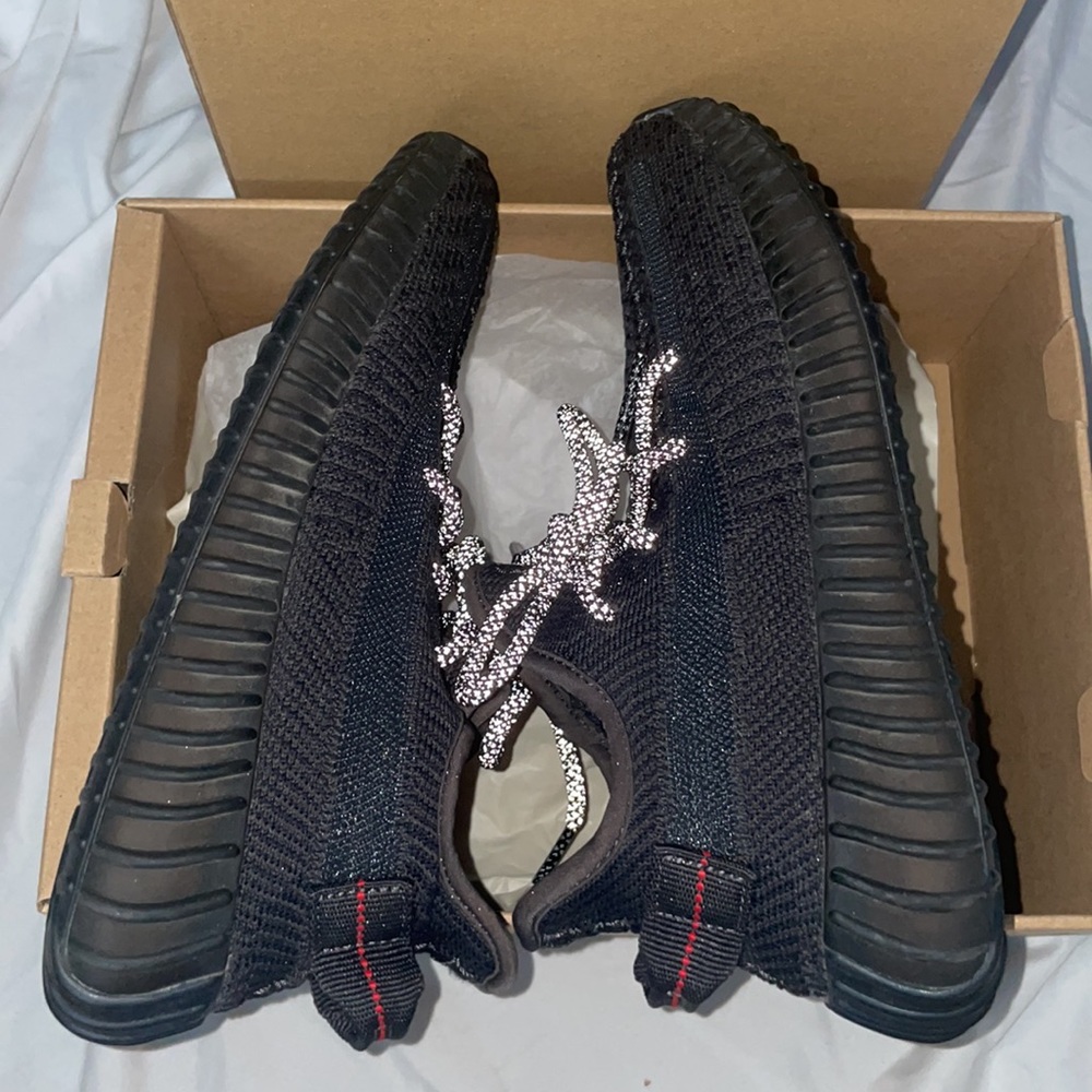 Yeezy Boost 350 V2 all black - Picture 7 of 10